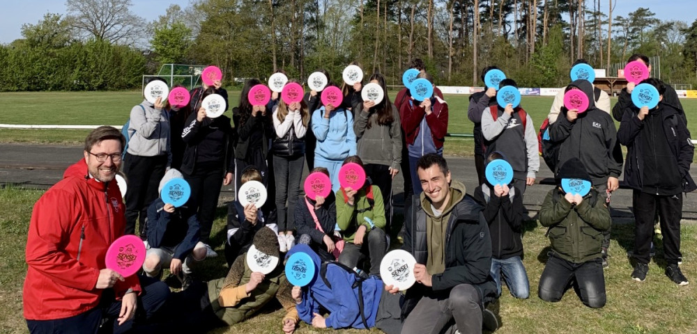 Sonne, Scheiben, Spiel und Spaß – Vom Disc Golf-Schulausflug beim SV Boostedt zum regelmäßigen Schulsport-Angebot Disc Golf
